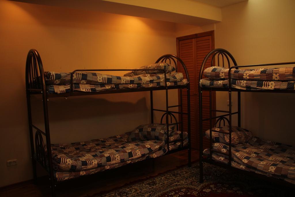 Ala Hostel Алма Ата Стая снимка