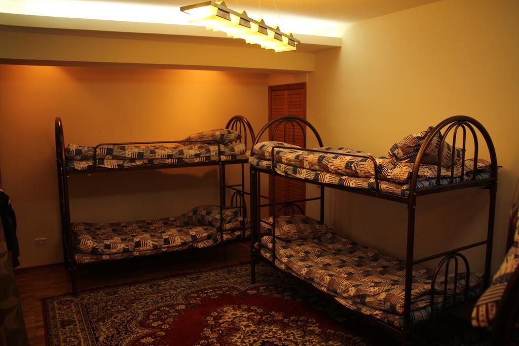 Ala Hostel Алма Ата Стая снимка