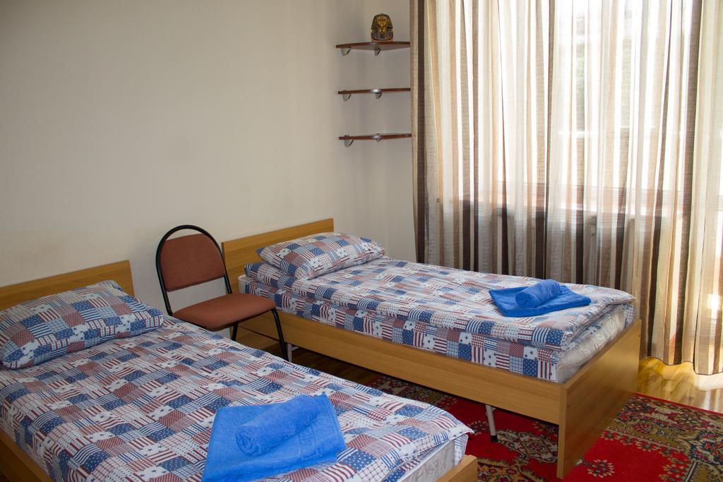 Ala Hostel Алма Ата Екстериор снимка