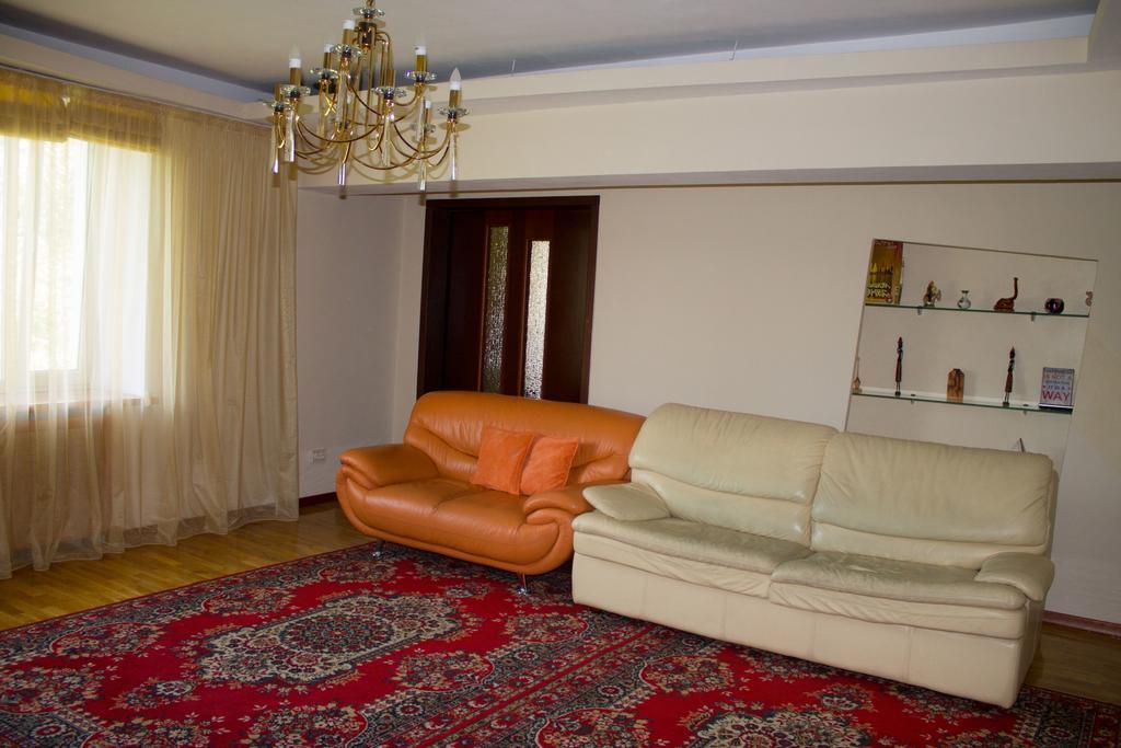 Ala Hostel Алма Ата Екстериор снимка